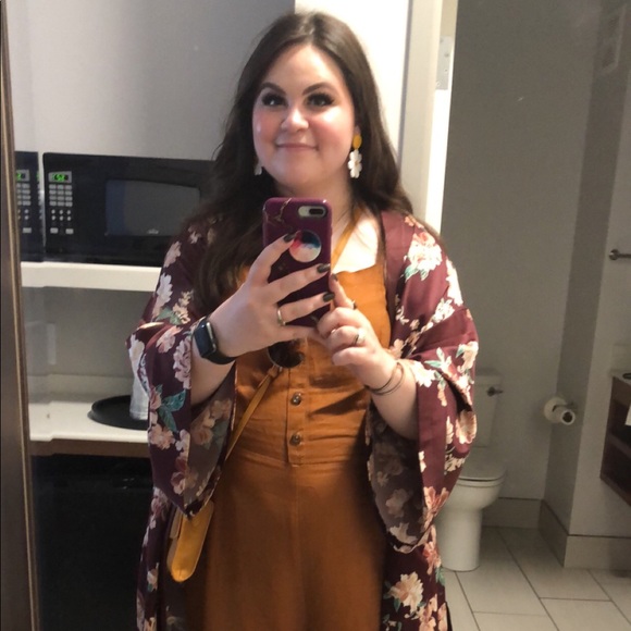 Meet your Posher, Jessica - Picture 2 of 6